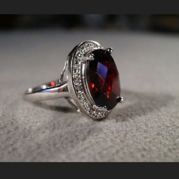 Garnet and white topaz ring, size 8.5 ring in 925 sterling silver - Picture 2 of 6